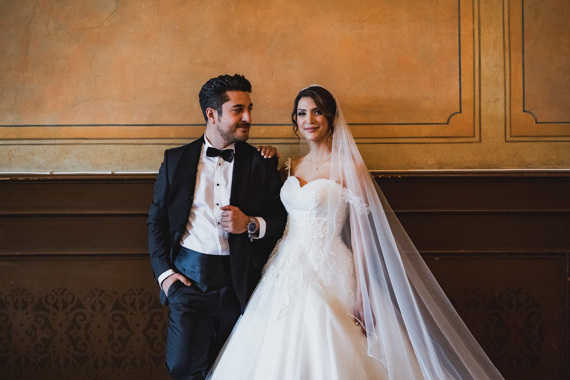 Hatice & Faik — Königssaal, Hof